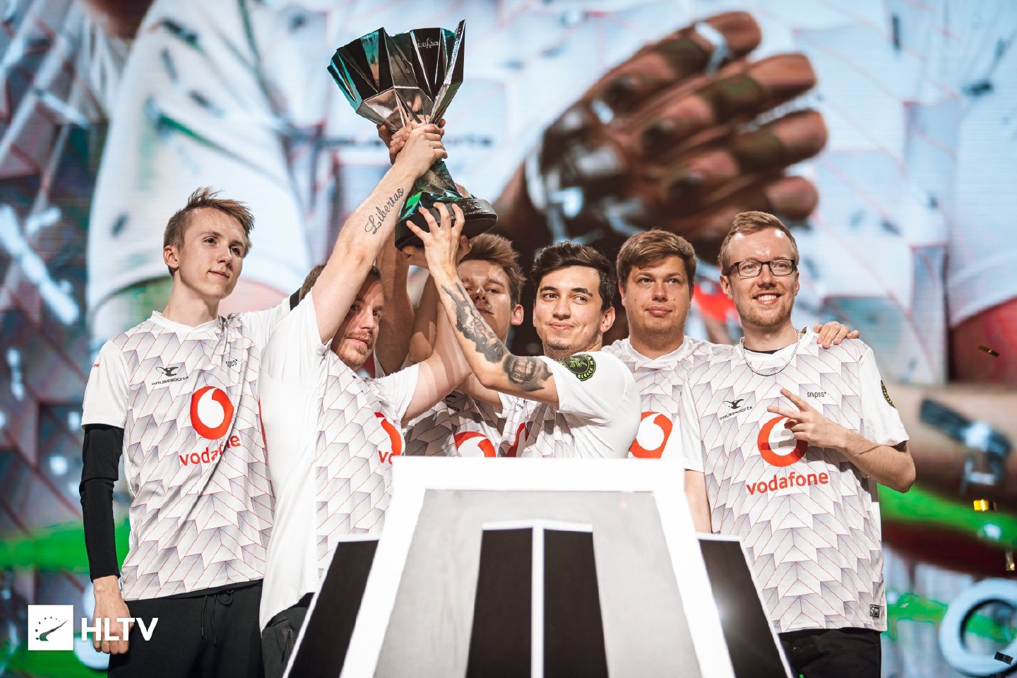 EDG 队内核心 ZmjjKK 刷新单场最高击杀记录，荣膺第三周MVP。